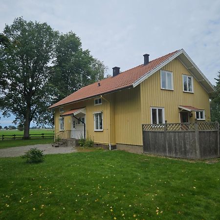 Oernsro Boende Och Staellplatser Skara Kamer foto